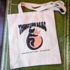 Cuddling Cats Tote bag